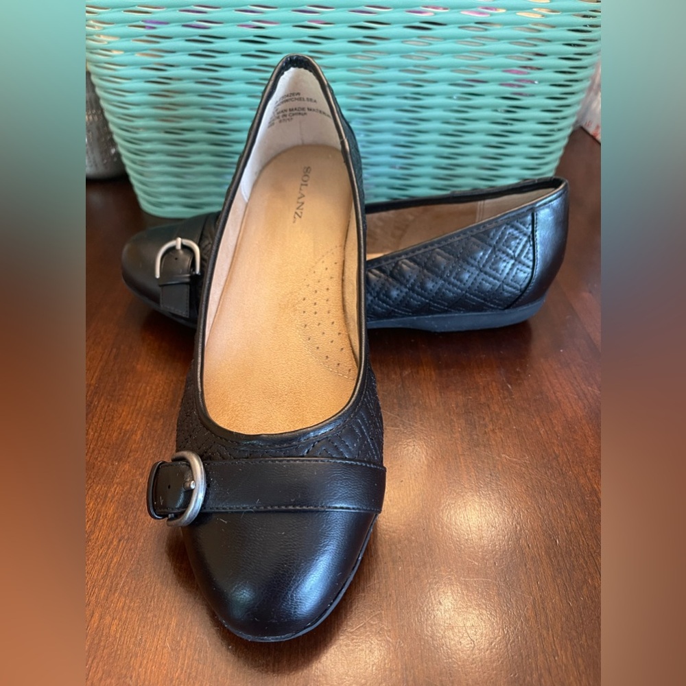 Solanz Chelsea Black Quilt Flats SZ 9 1/2 Wide
